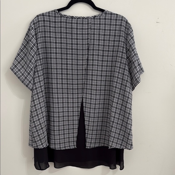 Michael Kors Size 2X Black and White Relaxed Blouse Square Pattern - Picture 3 of 7